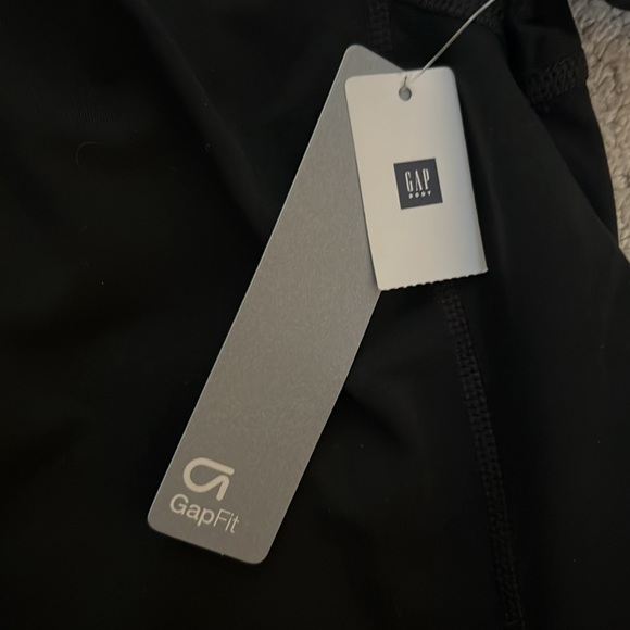 NWT GAP FIT full zipper black athletic jacket w/ thumb holes and zip pockets - Picture 10 of 11